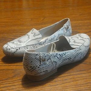 Massini Faux Snake Skin Loafers Sz 7 NIB